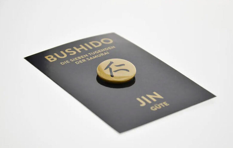 Ženkliukai, magnetukai, pakabukai, apsauginės kortelės ir festivalių atributika